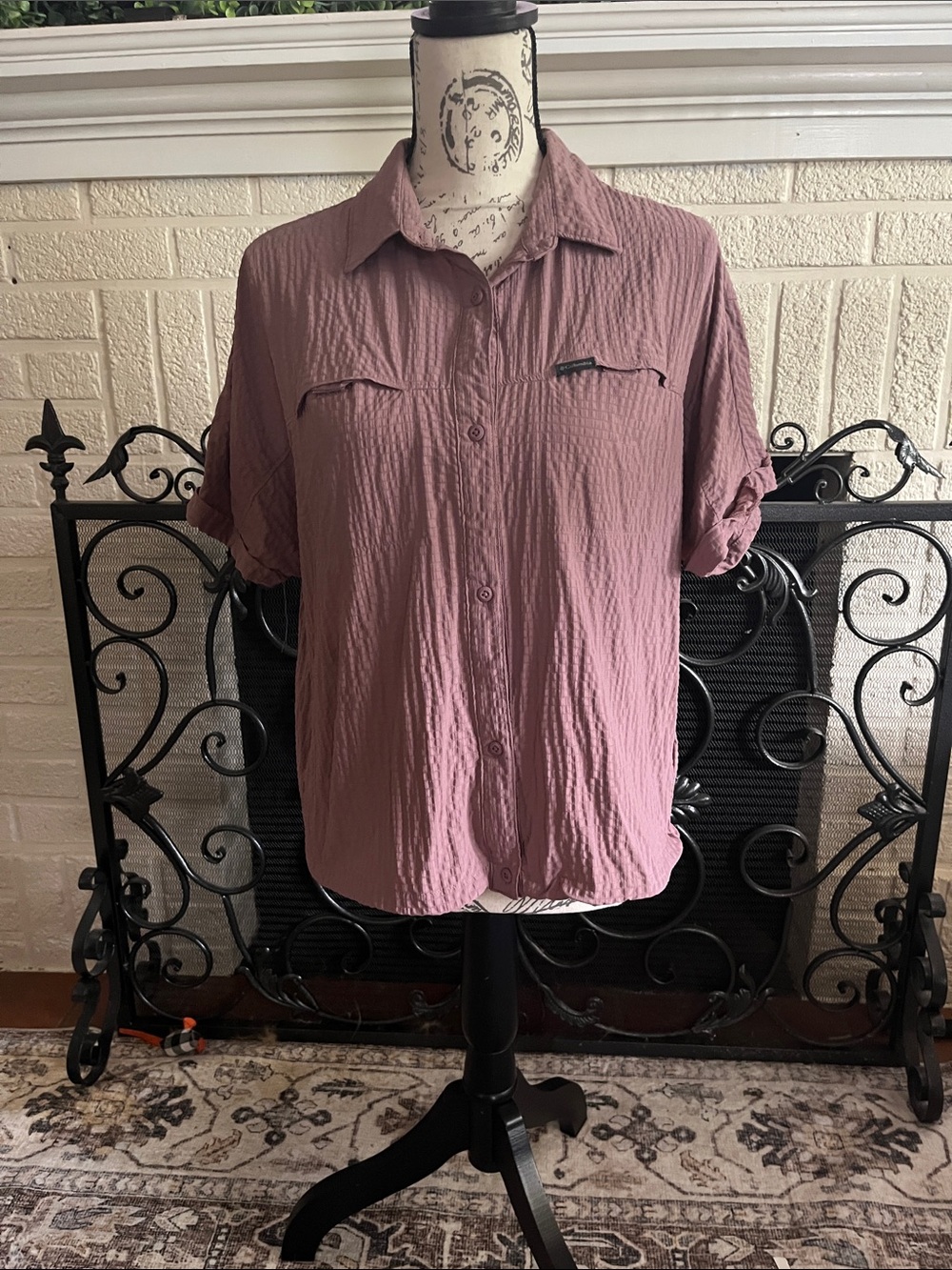 COLUMBIA Lightweight Mauve Button-Up HIKING shirt